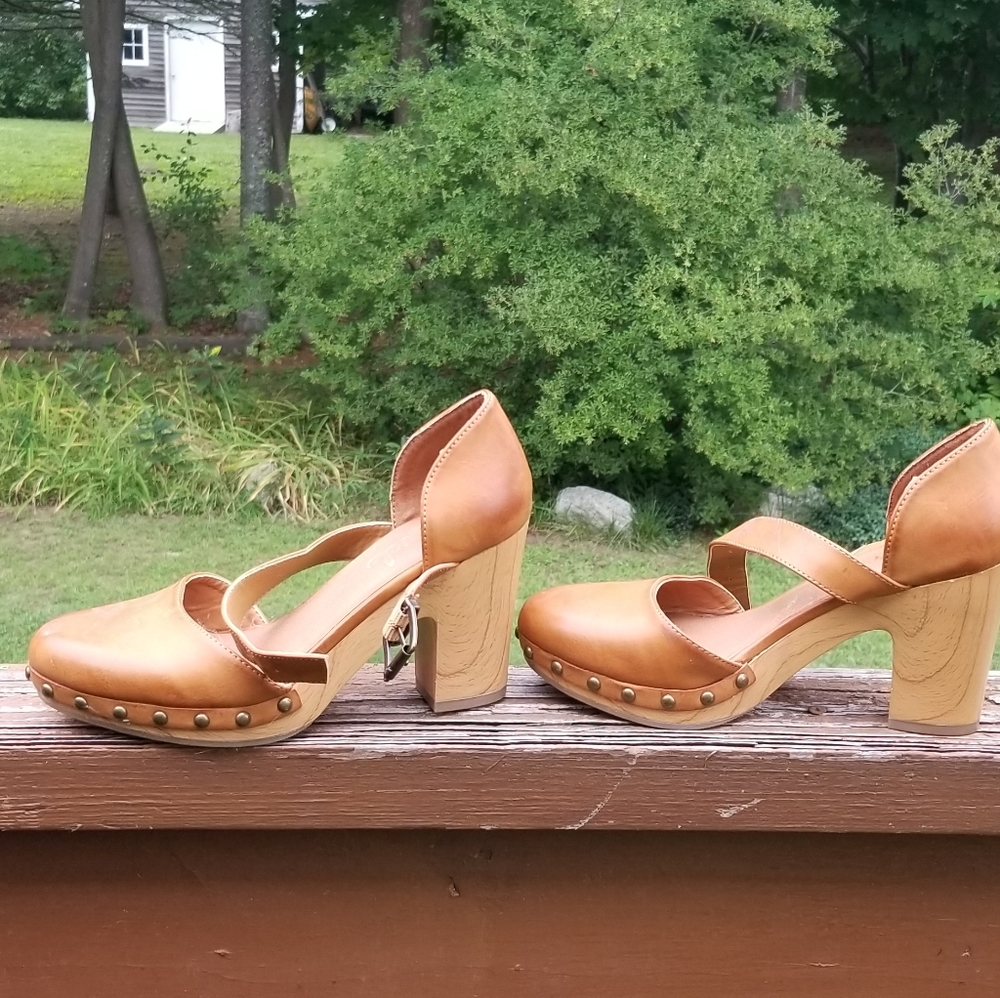 1970s platform wooden chunky block heel sandals